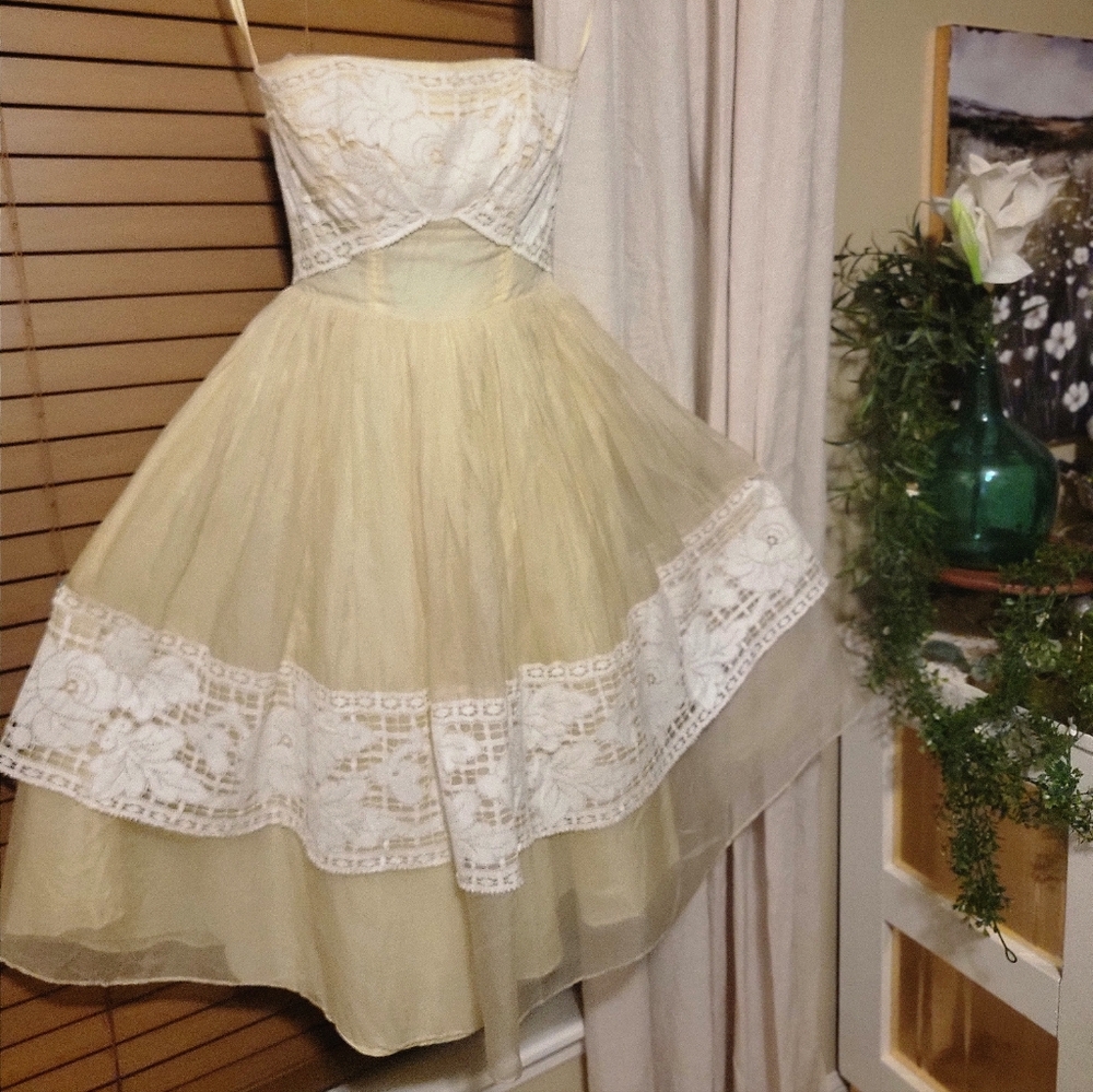 Vintage 1950s Yellow Lace Buttercup Cupcake Dress